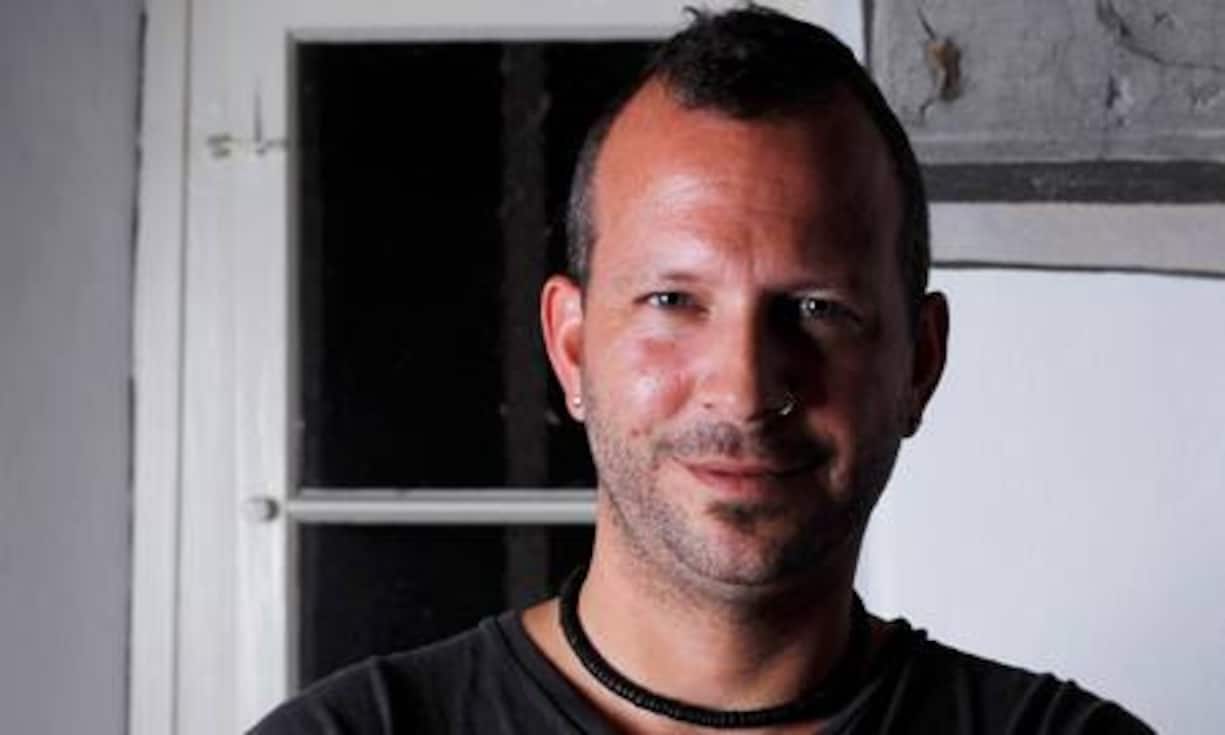 Simon Schnellmann, 39, Gründer und Geschäftsführer Travel Worldwide, Zürich: Eine Chance gab ihm keiner. Also nützte er sie. Schnellmanns Idee: eine Kombination aus Reisebüro und Online-Anbieter. Das Einmaleins lernte er beim Online-Pionier Travel.ch; 2008 startete seine Hybrid-Agentur. 19 Angestellte beraten ihre Klientel am Telefon. Das Konzept – nur Fernreisen, keine billigen Europa-Trips – sorgt für hohe Erträge. Angepeilter Umsatz 2012: 20 Millionen Franken. (Bild: Bruno Arnold)