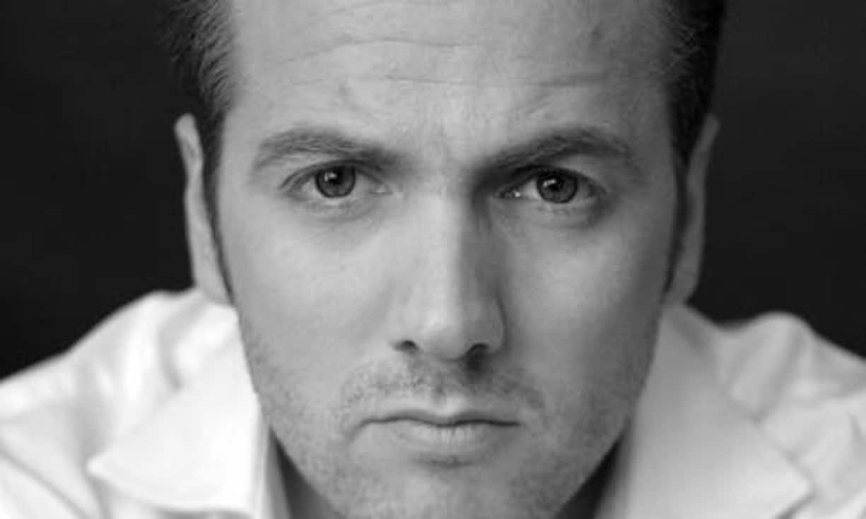 Christian Jott Jenny, 32, Kultur-Unternehmer und Tenor, Zürich und Berlin: Vom Sängerknaben zum Tenor
und Event-Erfinder. Die Vita Jennys lässt sich
nicht in eine Schublade packen.
International bekannt wurde der
Zürcher, als er 2008 das Festival
da Jazz St. Moritz lancierte.
Daneben tritt Jenny
als Gesellschaftstenor «Leo Wundergut» auf, singt in Opern, szenischen
Liederabenden und Musicals. (Bild: PR)