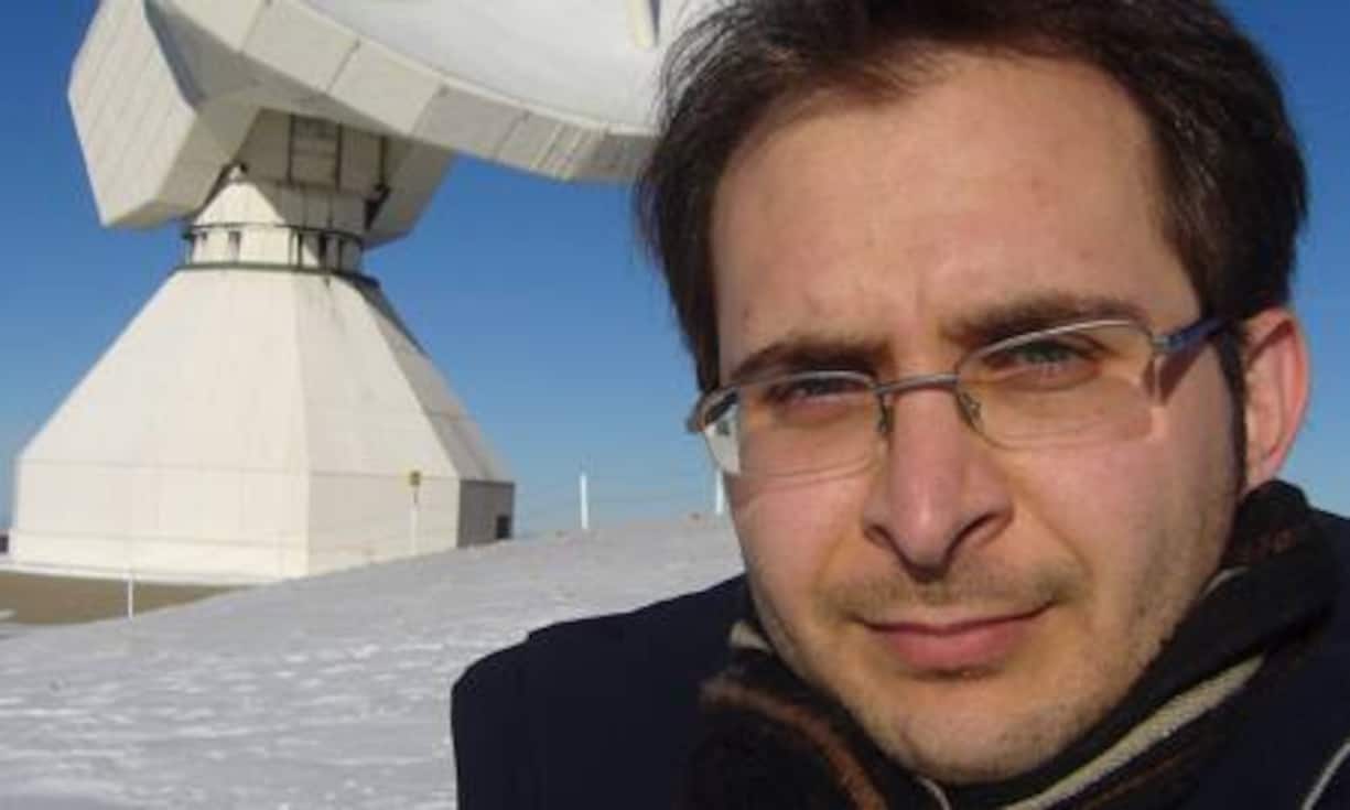 Kevin Schawinski, 31, Assistenzprofessor für Astrophysik der ETH Zürich: Sein Reich ist das Universum. Ende Mai wurde
der Sohn von Radiopionier
Roger Schawinski, zum ETH-Assistenzprofessor
für Astrophysik von Galaxien
und Schwarzen Löchern
ernannt. Die Rückkehr in die
Schweiz folgte auf eine Laufbahn
durch die internationalen
Renommierhochschulen Oxford,
Cornell, Yale. (Bild: PR)