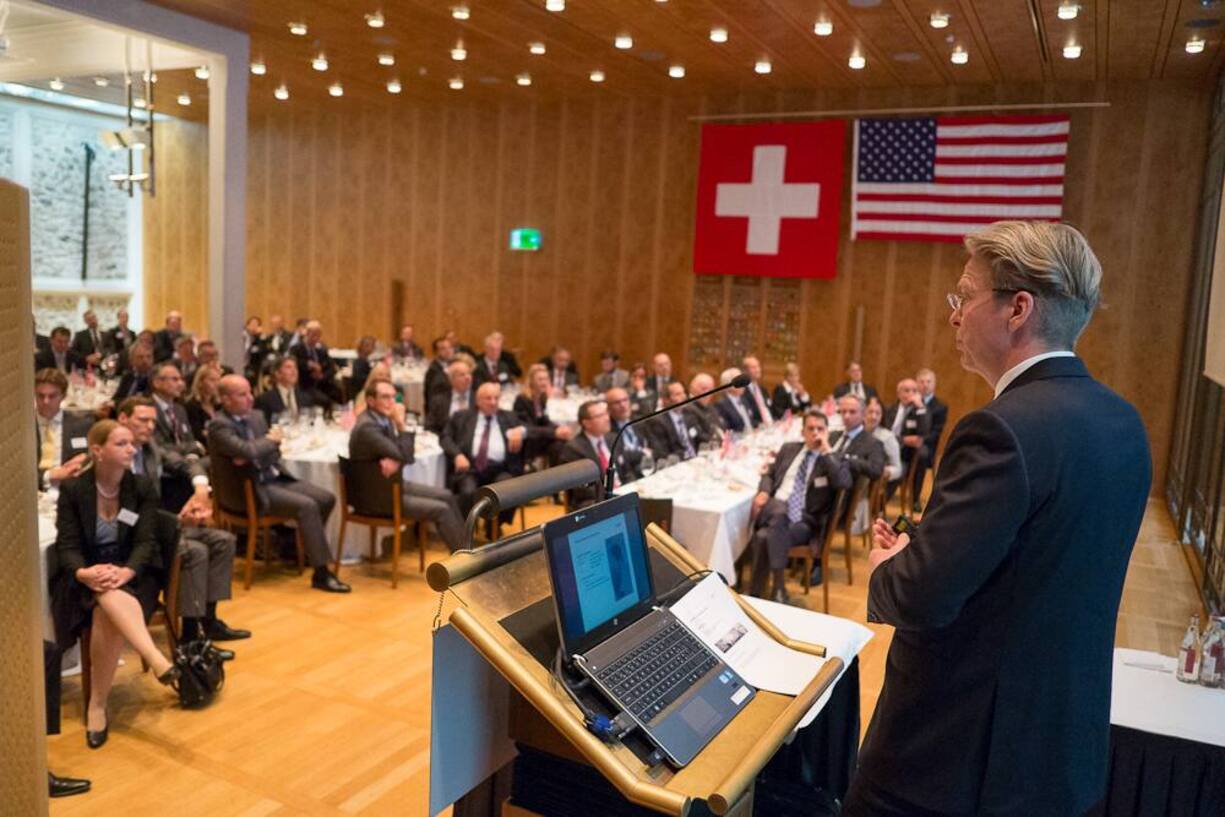 Michael Buscher, CEO oc oerlikon corporation AG, spricht im Widder-Saal
