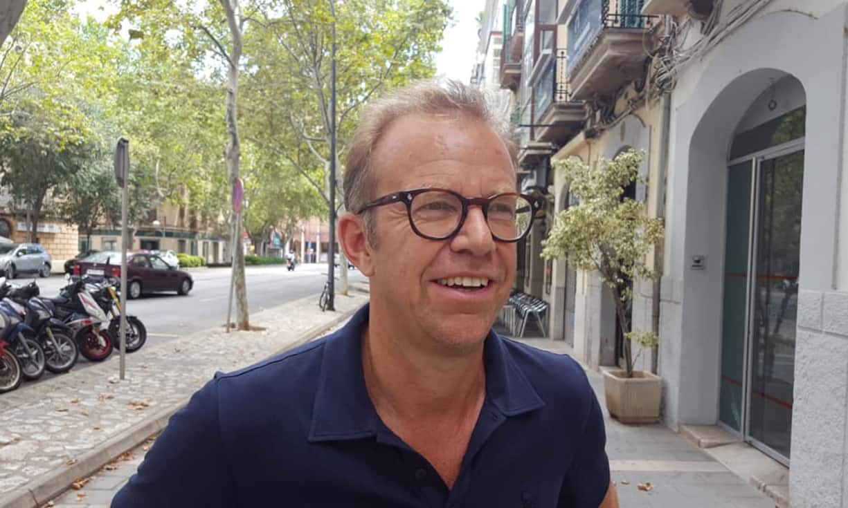 Hotelunternehmer des JahresAndreas Richard«Parkhotel Bellevue», AdelbodenDas Bellevue ist seit 1931 zu einem stimmigen Ganzen gewachsen und von der Hotelierfamilie Richard kontinuierlich optimiert worden – jüngst mit einem Umbau im gelungenen Vintage-Stil fern des gängigen Alpen-Chic. Andreas Richard und seine Geschwister leben mit Herz und Verstand vor, dass auch Häuser, die sich aus eigener Kraft rechnen müssen, konkurrenzfähige Hotelperlen sein können.