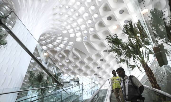 Platz 6: Mumbai Airport. Im Flughafen Mumbai verkehren regulär 46 internationale Fluggesellschaften. Er verzeichnet täglich über 600 Flugbewegungen und 2010 über 28 Millionen Passagiere.