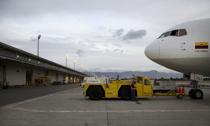 Platz 7: Bogotá El Dorado International Airport. Der Flughafen El Dorado ist der größte Flughafen Kolumbiens. Er wurde 1959 eröffnet und liegt im Nordwesten der Hauptstadt Bogotá.