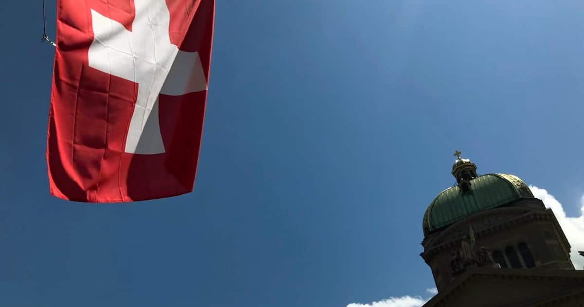 Survey: Swiss reject neutrality and nutrition initiatives
