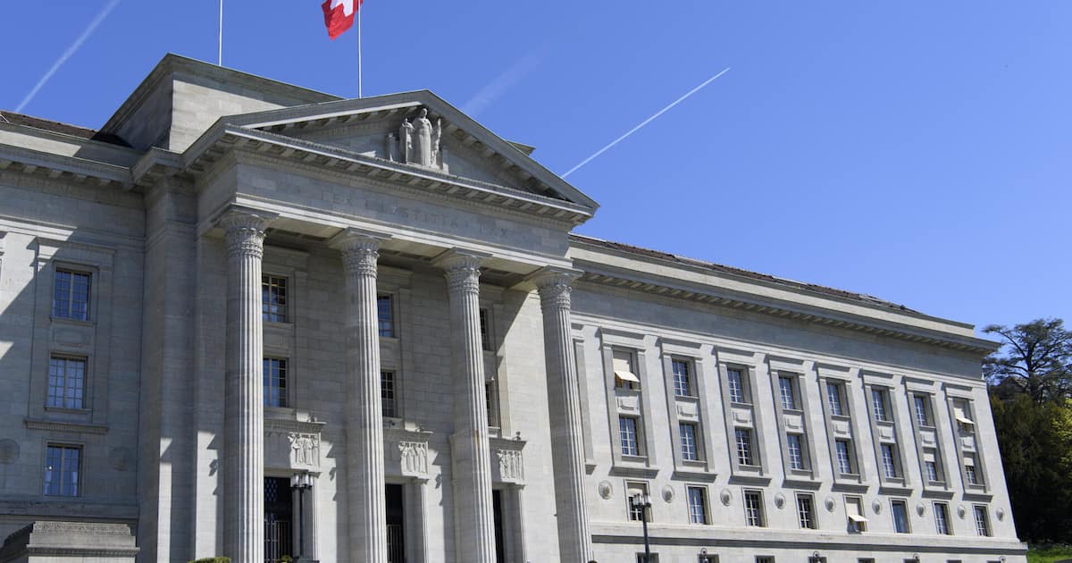 Federal Court: Must a millionaire's ex-wife work?