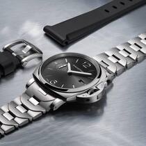 Das neue Metallarmband verleiht der Uhr neue Klasse.