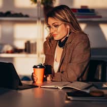 Studien zeigen: Frauen – besonders Millennials – werden in Sachen Finanzen immer sicherer.