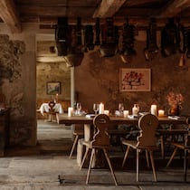 Im Restaurant der Chesa Marchetta trifft Gast auf Dorfbewohner, Kunst auf Lokalhandwerk. Zum Essen gibts Trüffelgnocchi.