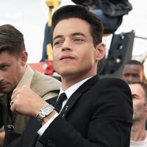 Der Oscarpreisträger und Cartier-Botschafter Rami Malek trägt die neue Tank und verkörpert die Eleganz der neuen Uhrenreihe