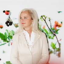 Die Kunstsammlerin und Unternehmerin Sylvie Mutschler-von Specht schätzt auch in der Mode das Besondere: Sie trägt das Schweizer Spitzenmode-Label Akris. Der Chefdesigner von Akris, Albert Kriemler, ist ein guter Freund.