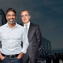 Wachwechsel: Präsident Jörg Reinhardt (l.) übergibt an Giovanni Caforio (r.) – und CEO Vas Narasimhan steht im siebten Jahr an der Spitze.