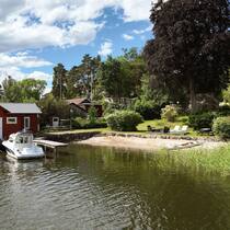 Das Bootshaus gehört zu einer Villa mit einer Fläche von 145 Quadratmetern und fünf Zimmern. Der Preis liegt bei rund 1,45 Millionen Franken (Sotheby’s).