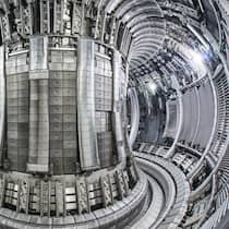 Kraftzentrum: Das Innere eines Tokamak-Reaktors wird im Betrieb auf 100 bis 200 Millionen Grad aufgeheizt.