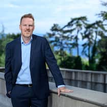 Manager-Veredler: David Bach bietet mit dem IMD Firmen rund 70 massgescheiderte Fortbildungsprogramme an. Kostenpunkt pro Woche und Teilnehmer: etwa 10'000 Franken.
