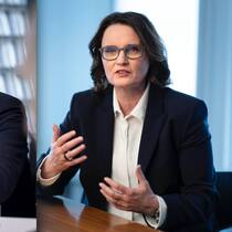 Gegenspieler: Bankiervereinigungs-Präsident Marcel Rohner stellt sich mit seinen 17 Verwaltungsräten gegen Finma-Präsidentin Marlene Amstad.