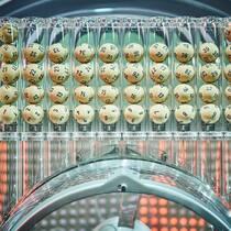 Lottoziehung von Swisslos: Um alle Kombinationen zu spielen und somit den Jackpot auf sicher zu haben, bräuchte es 15,5 Millionen Lottoscheine.