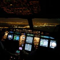 Im Cockpit der A340: Piloten klagen über Geldsorgen und Müdigkeit.