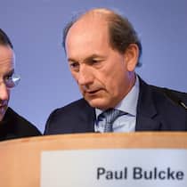 AUF EXPANSIONSKURS: Nestlé-Chef Mark Schneider (l.) und VR-Präsident Paul Bulcke tätigen einen der teuersten Zukäufe ihrer Amtszeit. Der 5,7 Milliarden Dollar schwere Kauf des Vitaminherstellers Bountiful ist einer der grössten Deals auf dem geschäftigen Schweizer M&A-Markt.