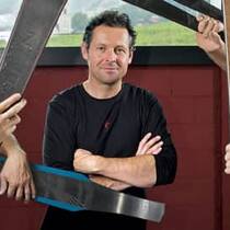 Simon Jacomet, Chef der Edelskischmiede Zai in Disentis GR.