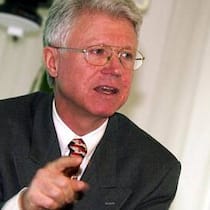 Hans-Dieter Vontobel, hier im Jahr 2001, amtet nun als Vizepräsident der Familienholding Vontrust.  (Bild: Keystone)