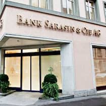 Sarasin wird Safra: Schon bald prangt am Sitz der traditionsreichen Basler Privatbank das neue Logo.