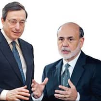 Spritzen für die Wirtschaft: EZB-Chef Mario Draghi (l.), Fed-Chef Ben Bernanke.