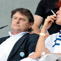 Probleme an allen Fronten: Ancillo und Heliane Canepa haben an Spielen des FC Zürich derzeit nur ihre Raucherwaren fest im Griff