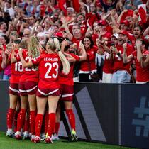 Schweizer Fussball-Nati: Die Fans der Frauen-Fussball-EM kurbeln die hiesige Wirtschaft an.