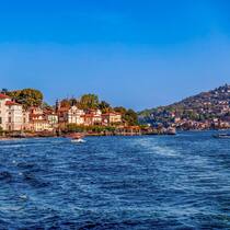 Blick auf die Borromäische Insel Isola Bella im Lago Maggiore, Italien.