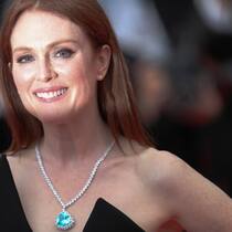 Hingucker: Julianne Moore trägt Chopard-Schmuck auf dem roten Teppich in Cannes.