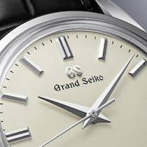 Als käme sie aus den Fifties: die Grand Seiko SBGW301.