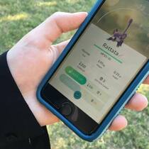 Das «Pokémon Go» Handyspiel bringt Sportmuffel auf Trab: Plötzlich laufen Gamer und Couch-Potatoes durch die Gegend und suchen in ihrer realen Umgebung virtuelle Monster.Zusammenstellung: Bauchweg.net