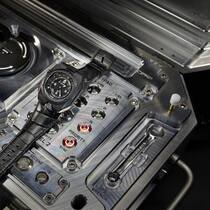 Aluminiumschrein: Atom-Mutteruhr für eine mechanische Armbanduhr.