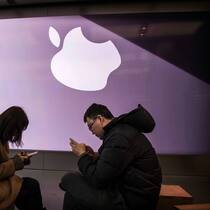 Ein Kult, bei dem der Zahlungsvorgang fast verschwindet: Apple-Fans in Apple-Shop.