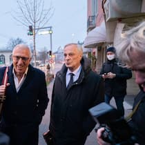 STÄRKE MARKIEREN Pierin Vincenz (l.) beim Prozessauftakt mit seinem Anwalt Lorenz Erni.