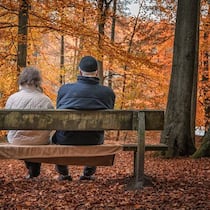 Rentner_Altersvorsorge_AHV_Pensionskasse_Personen_Paar_Herbst_Alter