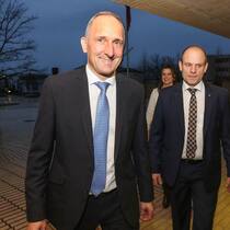 Liechtensteins Regierungschef Adrian Hasler (links) weist Vorwürfe von sich, Liechtenstein habe die Schweiz auf die graue Liste gebracht.