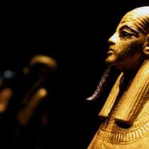 Dass der gute Ptahhotep durch die Niederschrift seiner Lebensmaximen 4000 Jahre später zu Berühmtheit kommen würde, hätte er vermutlich nicht gedacht. Die Tipps für das richtige Verhalten bei Streit (oder in Meetings) erschienen kürzlich in neuer Übersetzung von Toby Wilkinson.