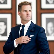 Mutiger Mann mit Hollywood-Flair: Christoph Grainger-Herr, CEO IWC Schaffhausen, mischt bei einer Episode der Kluge-Köpfe-Kampagne der Frankfurter Allgemeinen Zeitung mit.