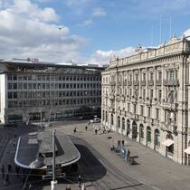 Zürcher Paradeplatz: Die Aktien der beiden Banken haben Luft nach oben.Keystone
