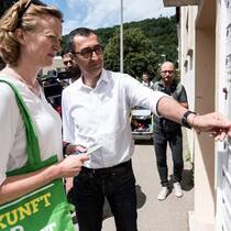 Klingeln: Die Grünen bei einem Hauswahlkampf an einer Haustür. Keystone