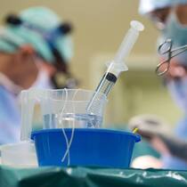 Ärzte: Die Krankenkassenprämien steigen 2017 überdurchschnittlich. Keystone