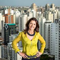 Moema Wertheimer vor der Skyline der Millionenstadt Sao Paulo.  Fernando Cavalcanti