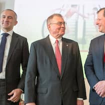 Starker Abgang: Alfred Schindler (m.) überlässt Silvio Napoli (r.) das Präsidium.
