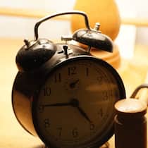 Wecker: Mit einem Alarm schläft es sich gelassener, meint der Experte.  L. Hejnak/CC/flickr