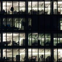 Beim Thema Arbeitsplatz und Büro halten sich viele Irrtürmer und Missverständnisse hartnäckig. Welche das sind und warum sie nicht stimmen*: *Quelle: «Die 20 hartnäckigsten Missverständnisse und Irrtümer zu Büroarbeitswelten» von Lukas Windlinger, Jennifer Konkol, Marcel Janser, Fabienne Schanné, Stefanie Lange, Ying Ying Cui, Zürcher Hochschule für Angewandte WissenschaftenBilder: Pixabay/Keystone