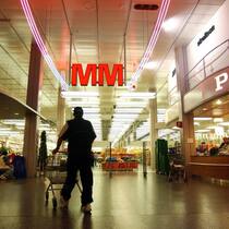 Mehr Frühpensionierungen beim Migros Kader sorgen für Know-how-Verlust.  bloomberg