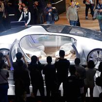 F 015: Das selbstfahrende Auto will Mercedes in zehn Jahren auf den Markt bringen.Keystone