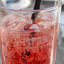 Campari: Kauft für viel Geld in Frankreich ein.  Flickr
