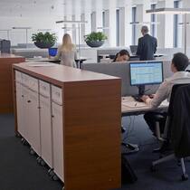 Desksharing: Der Arbeitnehmer sucht sich morgens einen freien Platz. Keystone